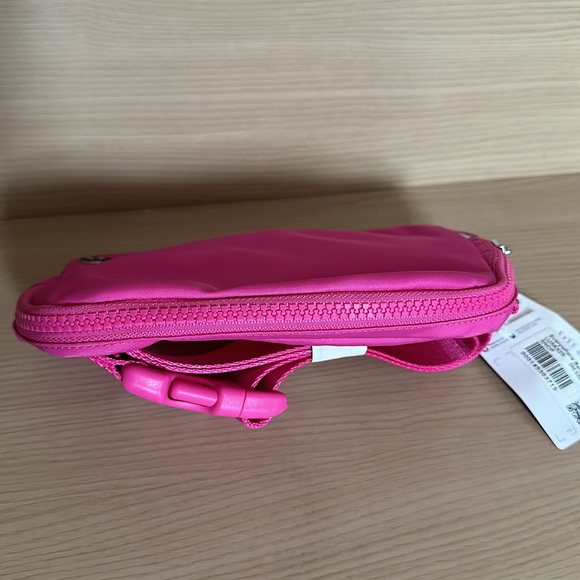 Lululemon Everywhere Belt Bag Sonic Pink - Picture 13 of 13